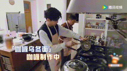 范丞丞做饭人夫感现在就出发 看范丞丞做饭的“人夫感”就知道，厨艺和魅力两手抓，自