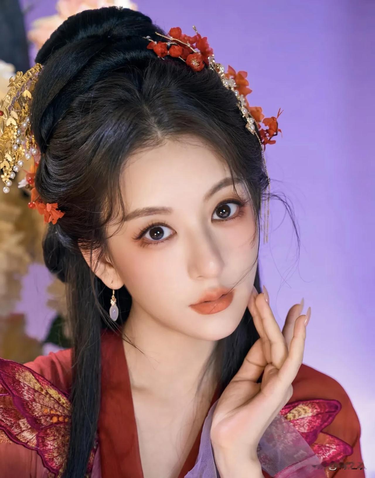 天呐，方媛这个额头，这个耳垂，这个下巴，这个鼻子，没有一处是没有福气的，她这种面