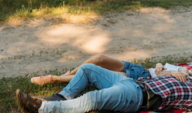 报警抓抢包的女人，自己先蹲了10天。
抢包反杀梁某翻供败诉
梁某收500块在荒山