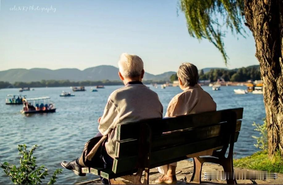 啃老的最高境界是什么?
啃老的最高境界是啃出生活的美好和高尚的情操。
   就是