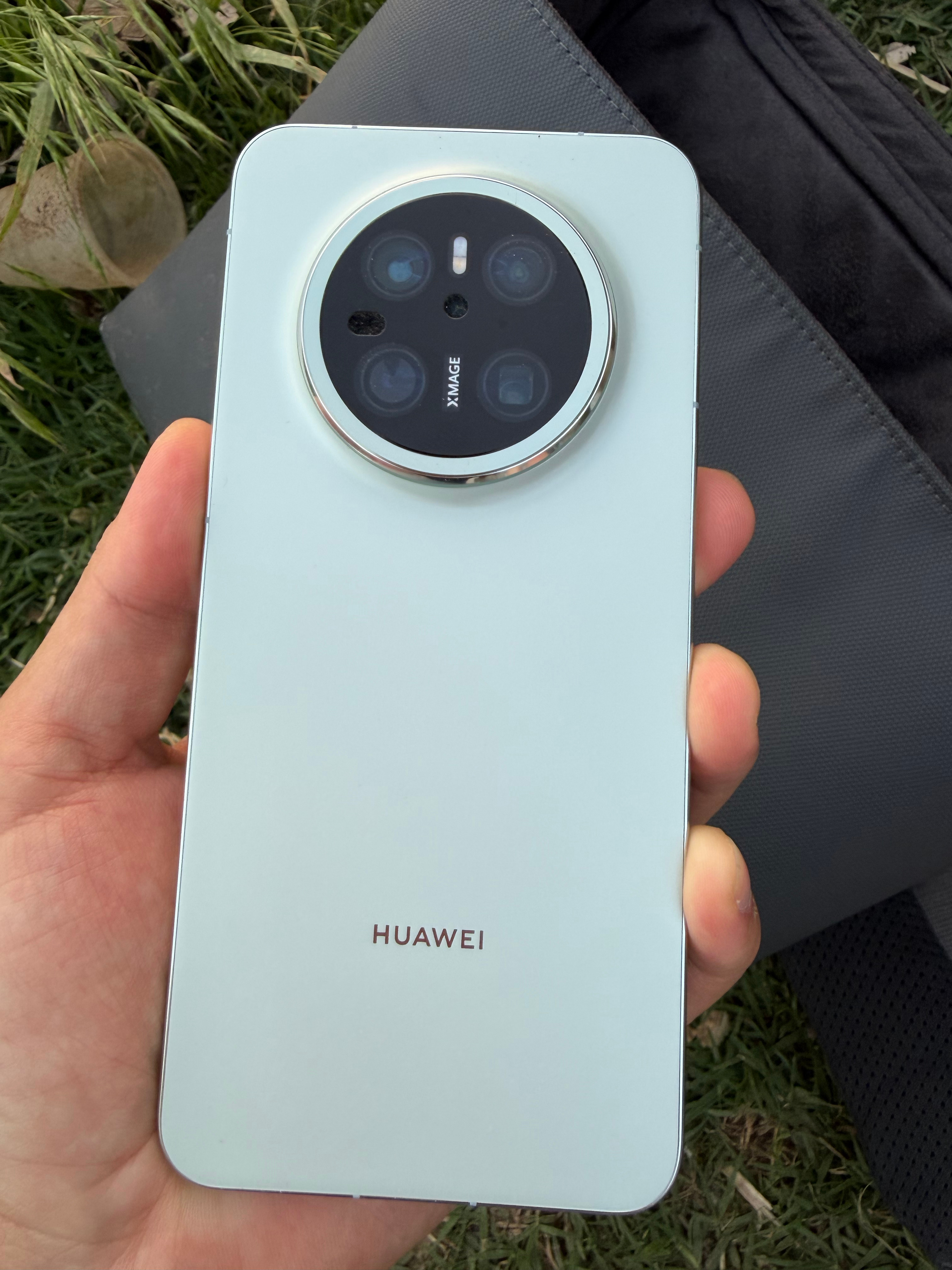 哥哥糊涂呀，你是华为Mate，没必要贴镜头膜呀 