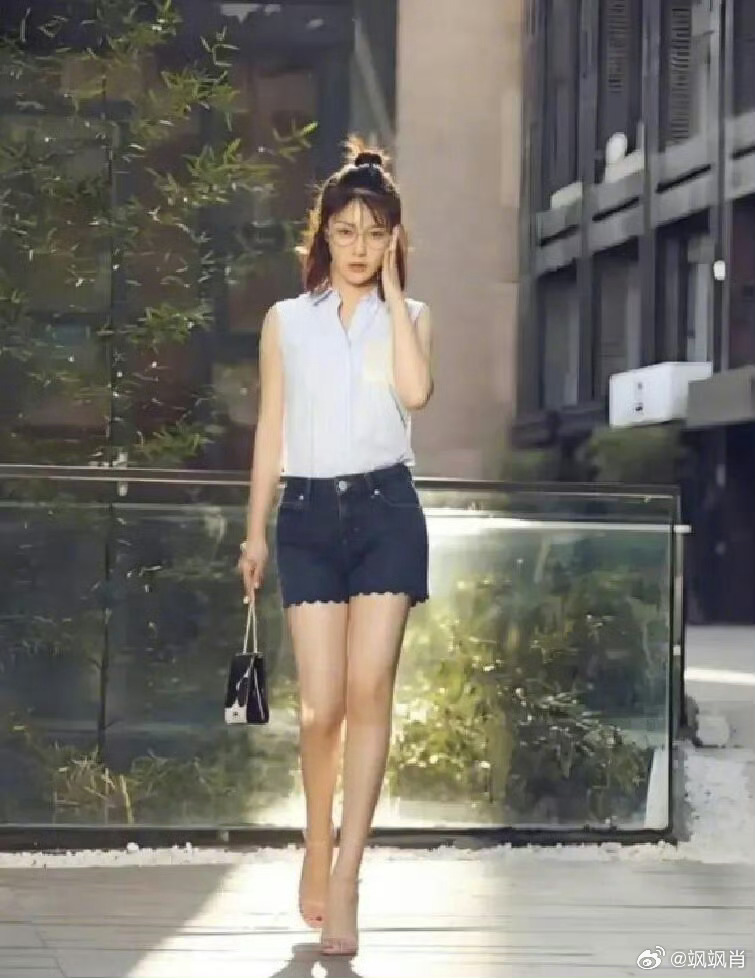 女演员朱锐自曝破产失业 具体内容不知道是不是网友编的？刚看标题我就想，会不会被诈