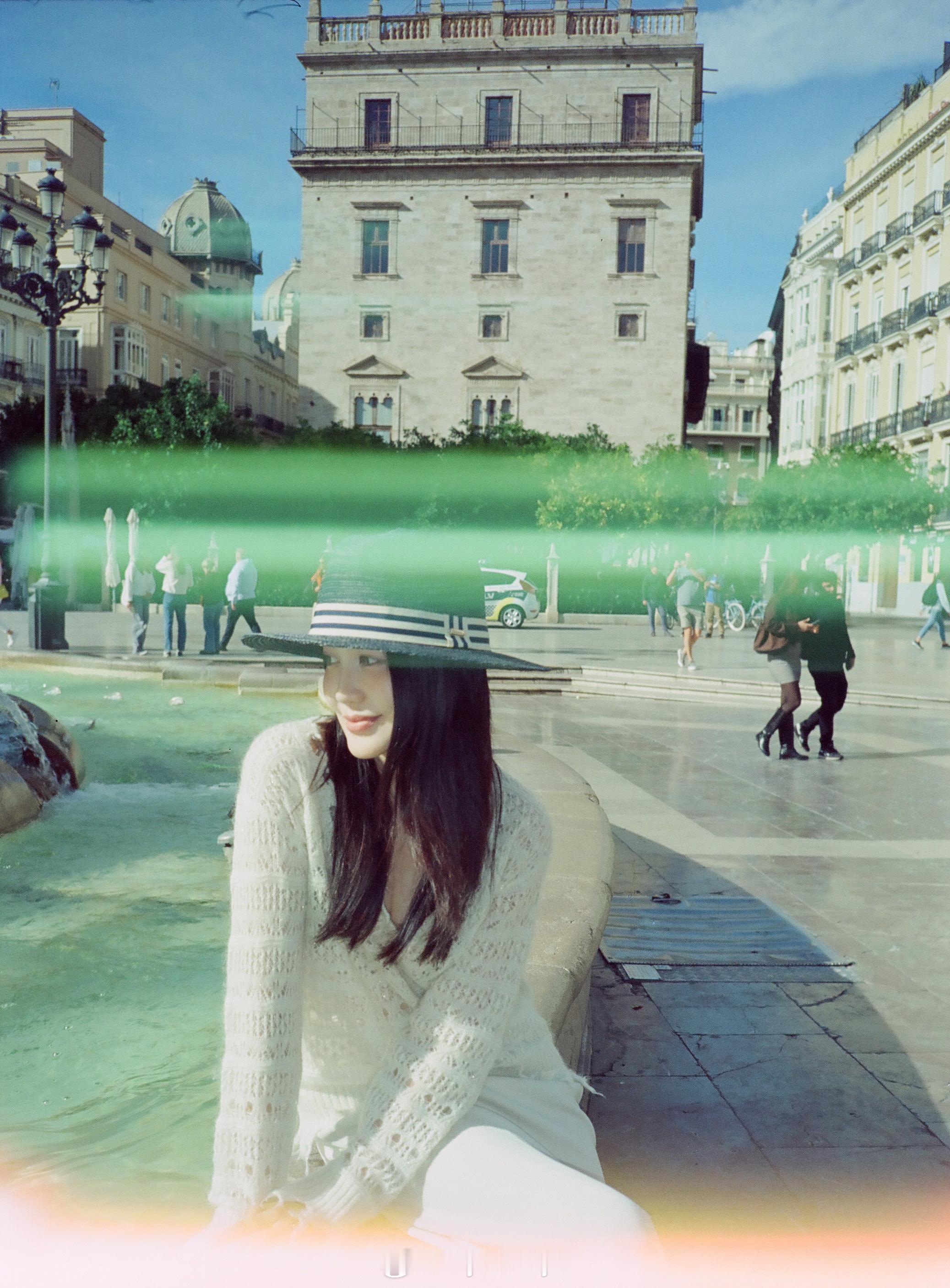 胶片相机坏了 两个时空的我们相遇了 