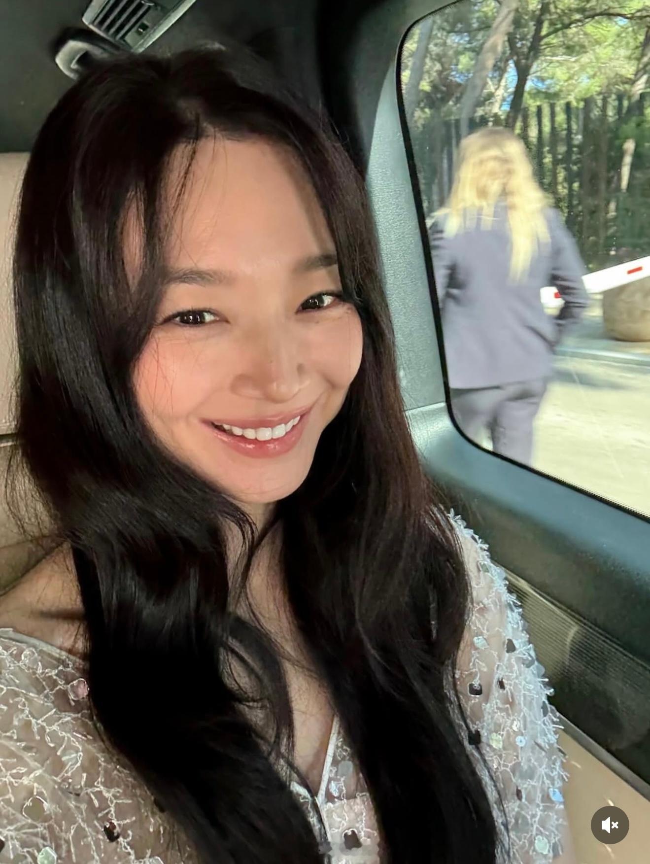 申敏儿 申敏儿 意大利🇮🇹游41岁保养特别好的九尾狐 ​​​