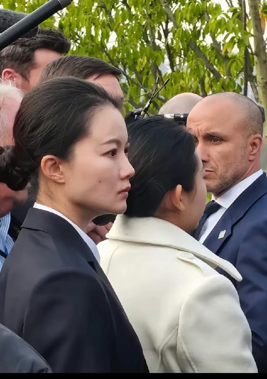 中国最美女保镖严月霞。