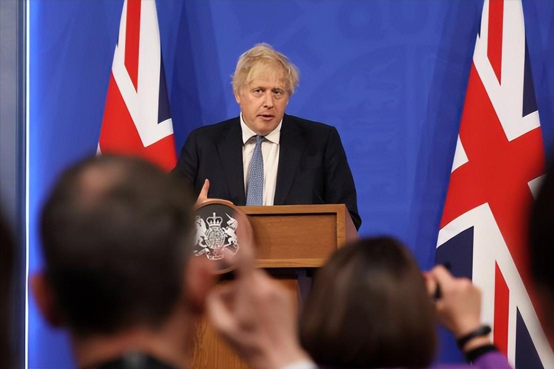 英国前首相放话说，中国再来100年也追不上美国！而前大臣却泼冷水反呛，英国内部也