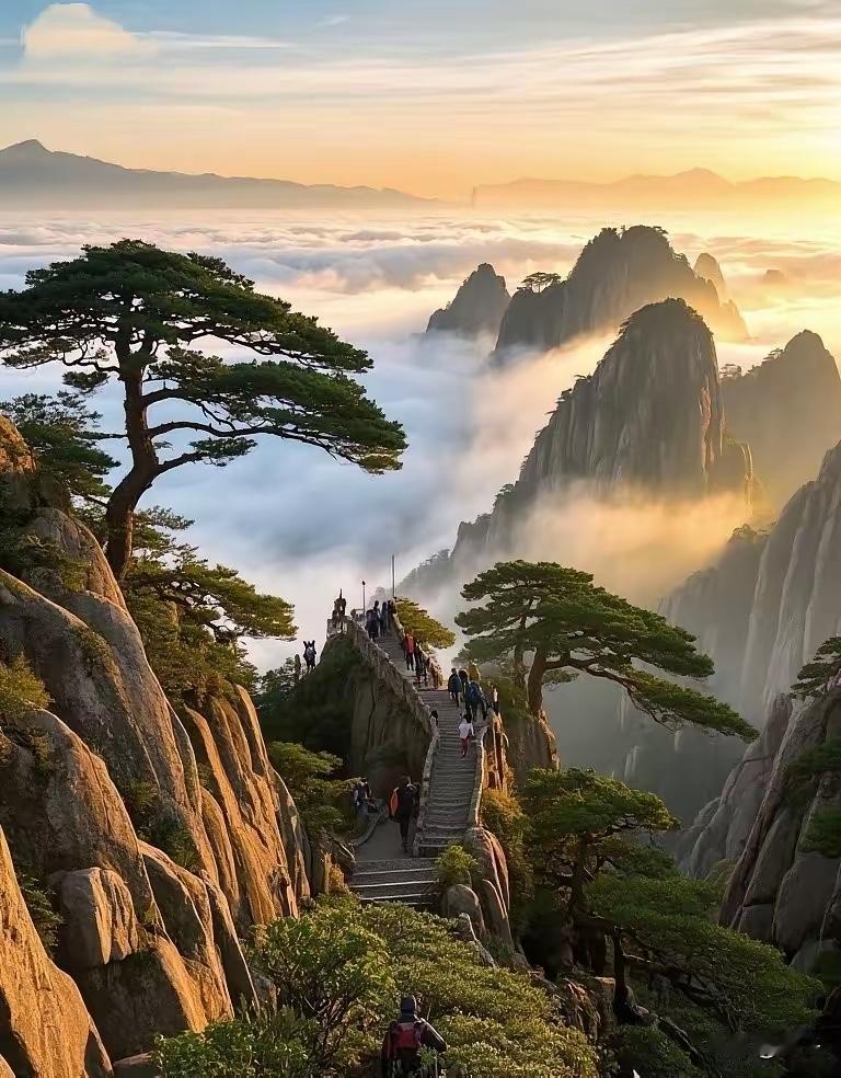 黄山顶上青松挺，
泰岳凌霄翠柏临。
横批：《黄山与泰岳》