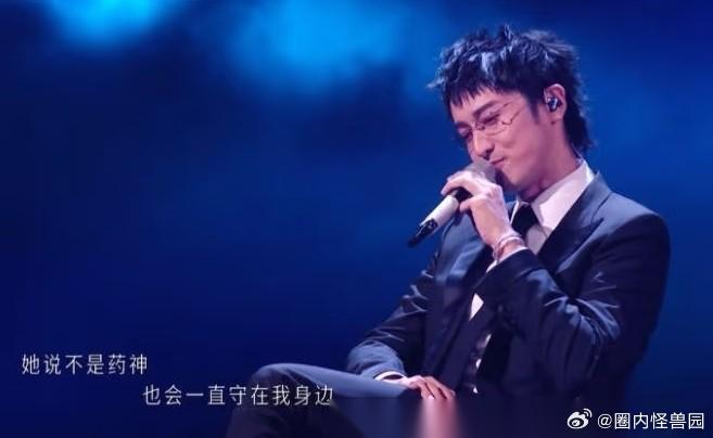 王传君，又礼貌又好笑又心酸！ 8月18号，王传君又冲上热搜，这回不是因为他在披哥