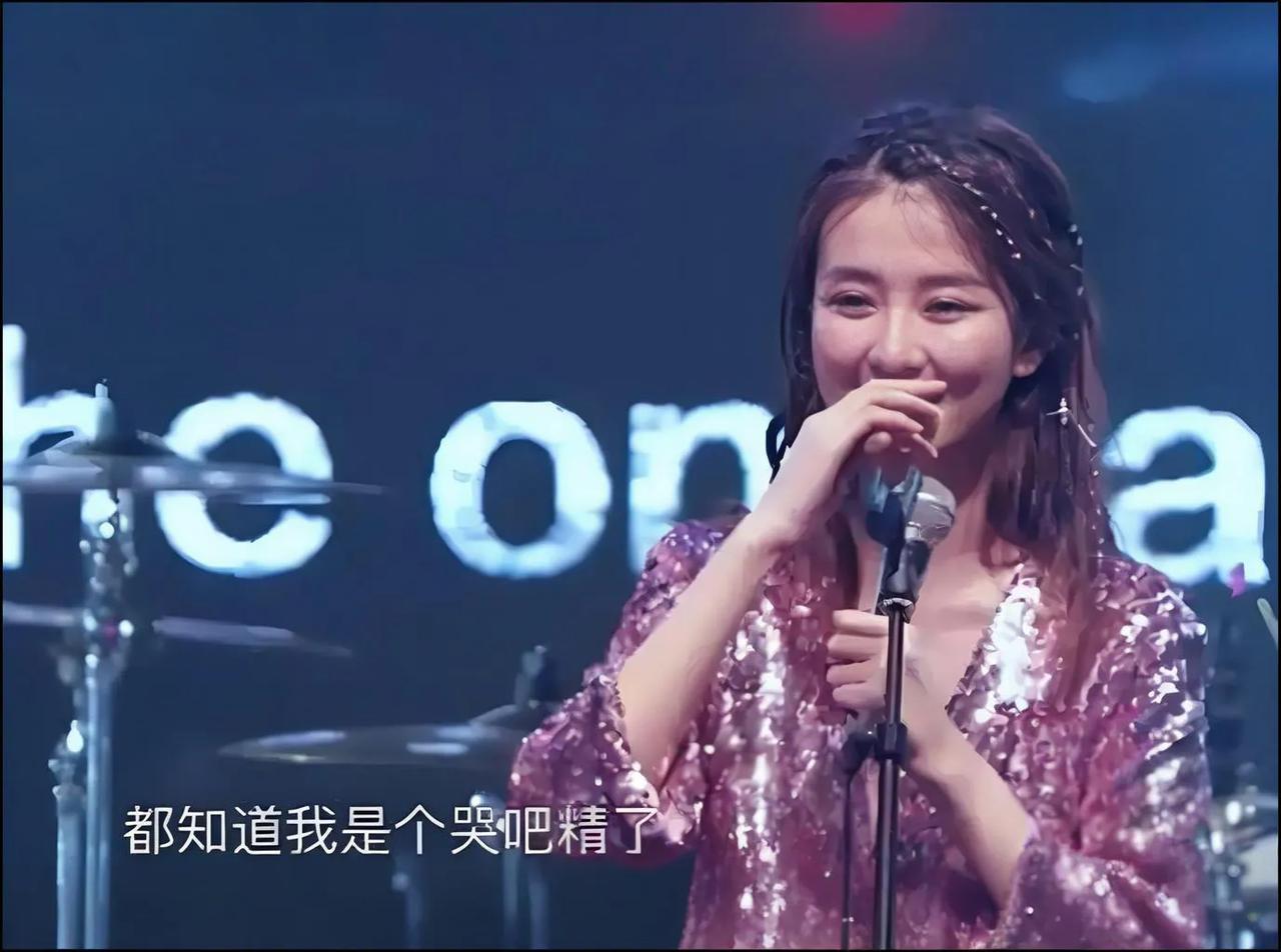 疑似乔欣结婚引发热议

近日，网络上频频传出女演员乔欣疑似结婚的消息，引发了广大