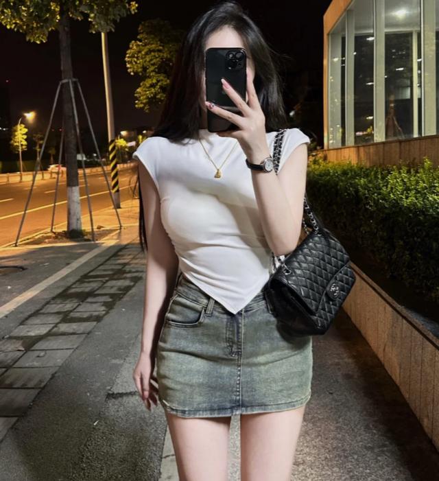 我是香港人，前年花了50万取了个四川老婆，上周带着老婆回去，饭桌上和老丈人喝了二