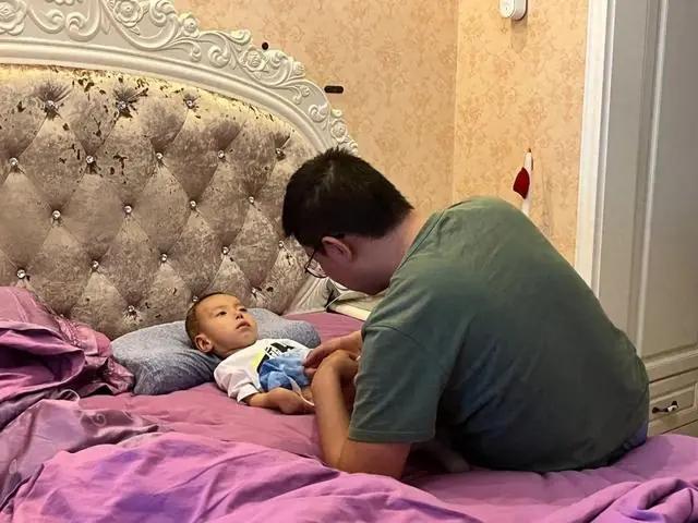 真是奇迹！云南仅仅高中学历的爸爸，百般为患罕见病的儿子求医无果后，竟然开始自制药