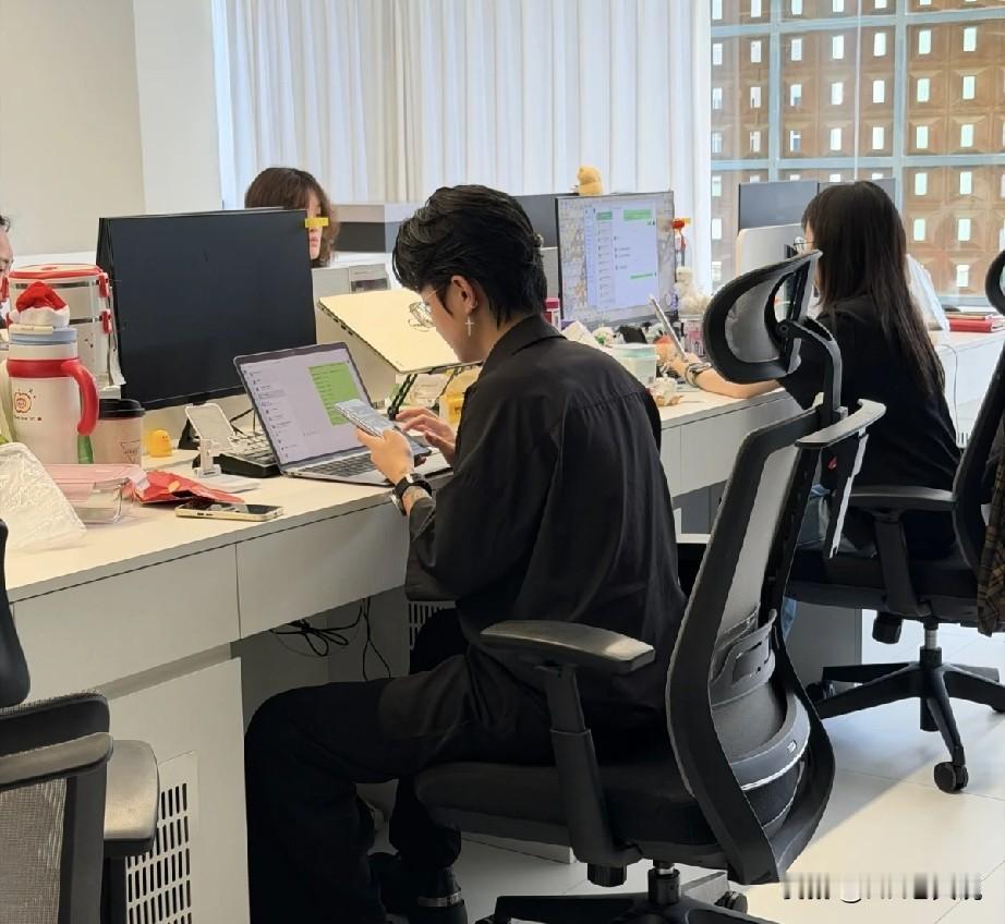 看到又有专业人士说什么面试官在面试临结束问你有什么想问我的，你如此这般回答可以让