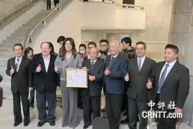 国民党主席郑丽文前脚以超高规格给王金平送上“最高顾问"聘书，后脚郑丽文又为蔡正元