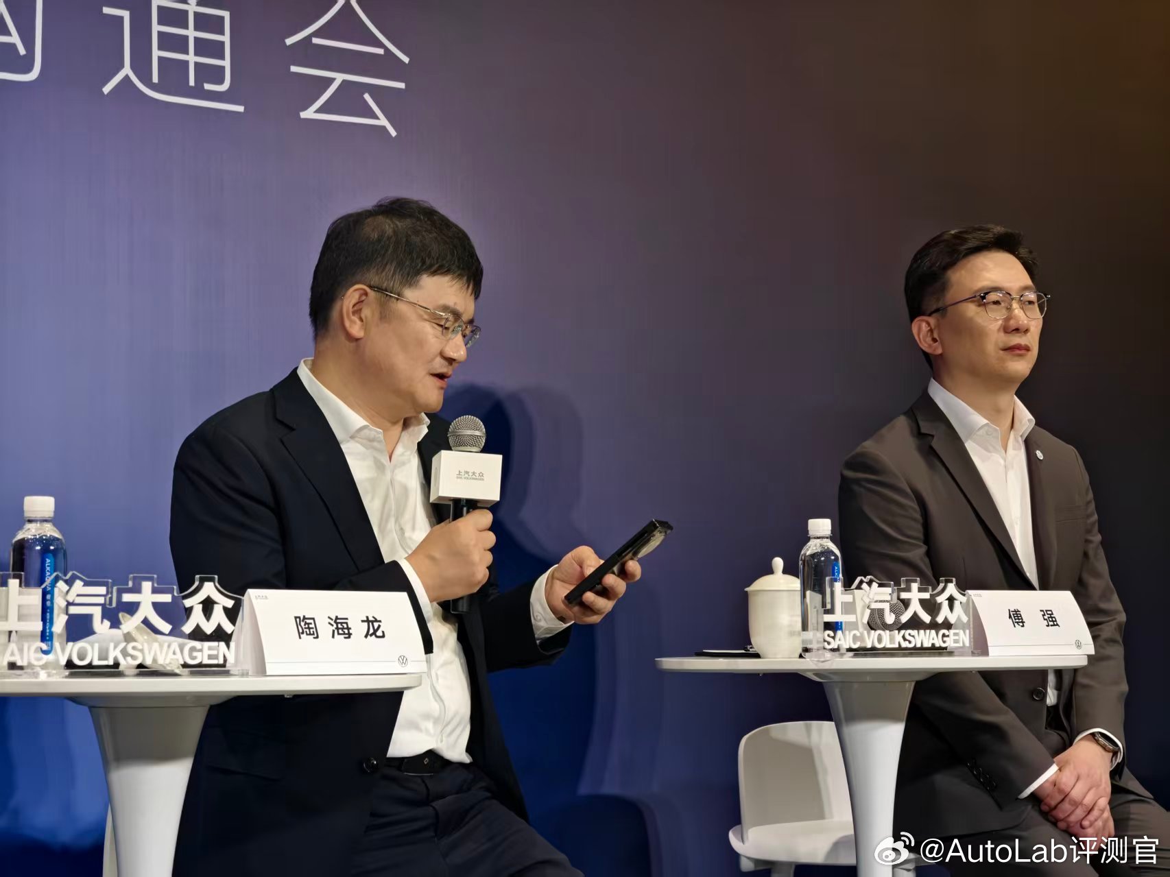 专访上，一个很直接的问题。理想，问界已经把用户教育成熟了，大众如何面对这种劣势，