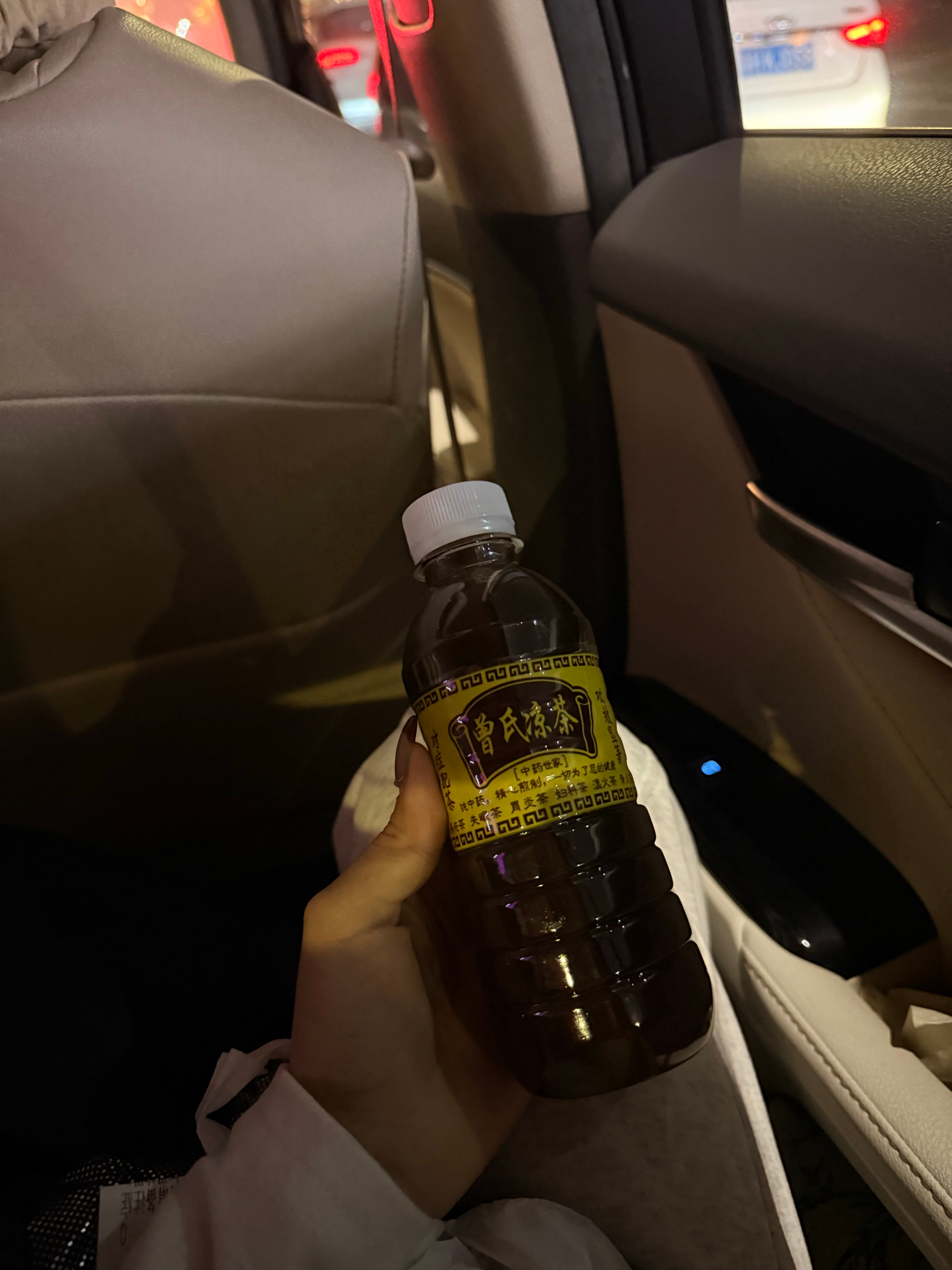 最近这又是啥株还是我难得单纯感冒了😷昨天起床喉咙巨痛！今天开始流鼻涕咳嗽，穿外