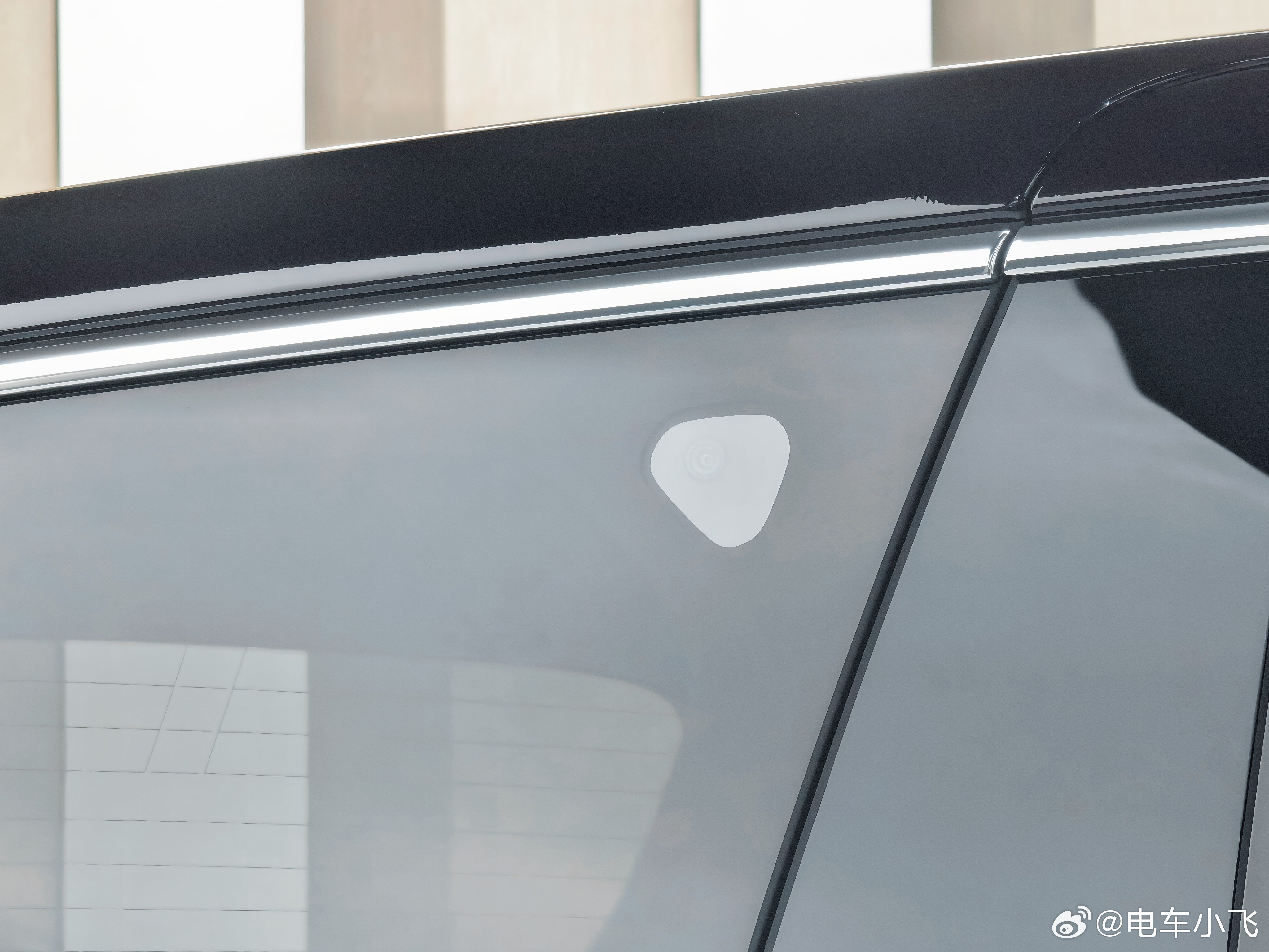 关于问界M9和智界V9这个C柱摄像头，那天发布会我拍了V9的翼子板那个摄像头组件