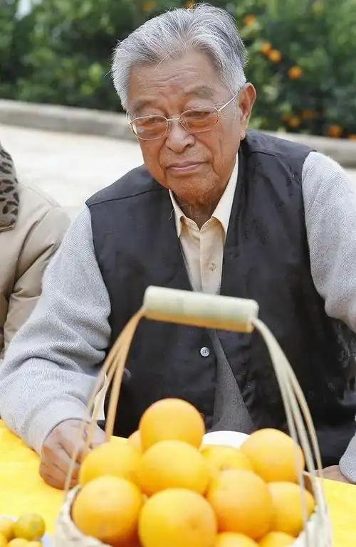 非常扎心的一句话："男人如果没有退休工资，别说六十岁，就是八十岁都还要干，一直要