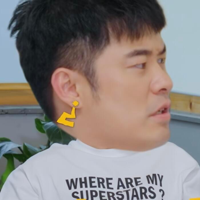 陈赫模仿哈兰德表情包 哈兰德：我踢球的时候表情有那么夸张吗？陈赫：有，我帮你还原