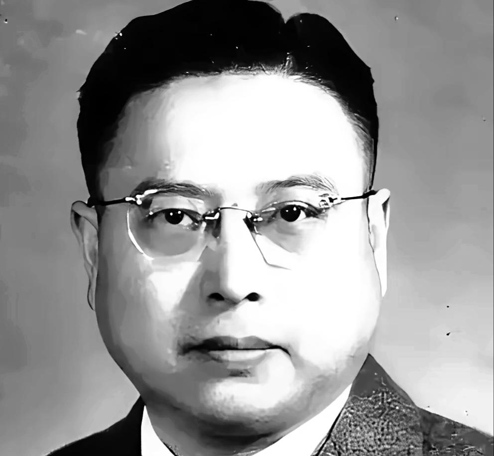 1949年，黄炎培的二儿子黄竞武搞地下党，不小心被叛徒出卖，特务把他活埋！

土