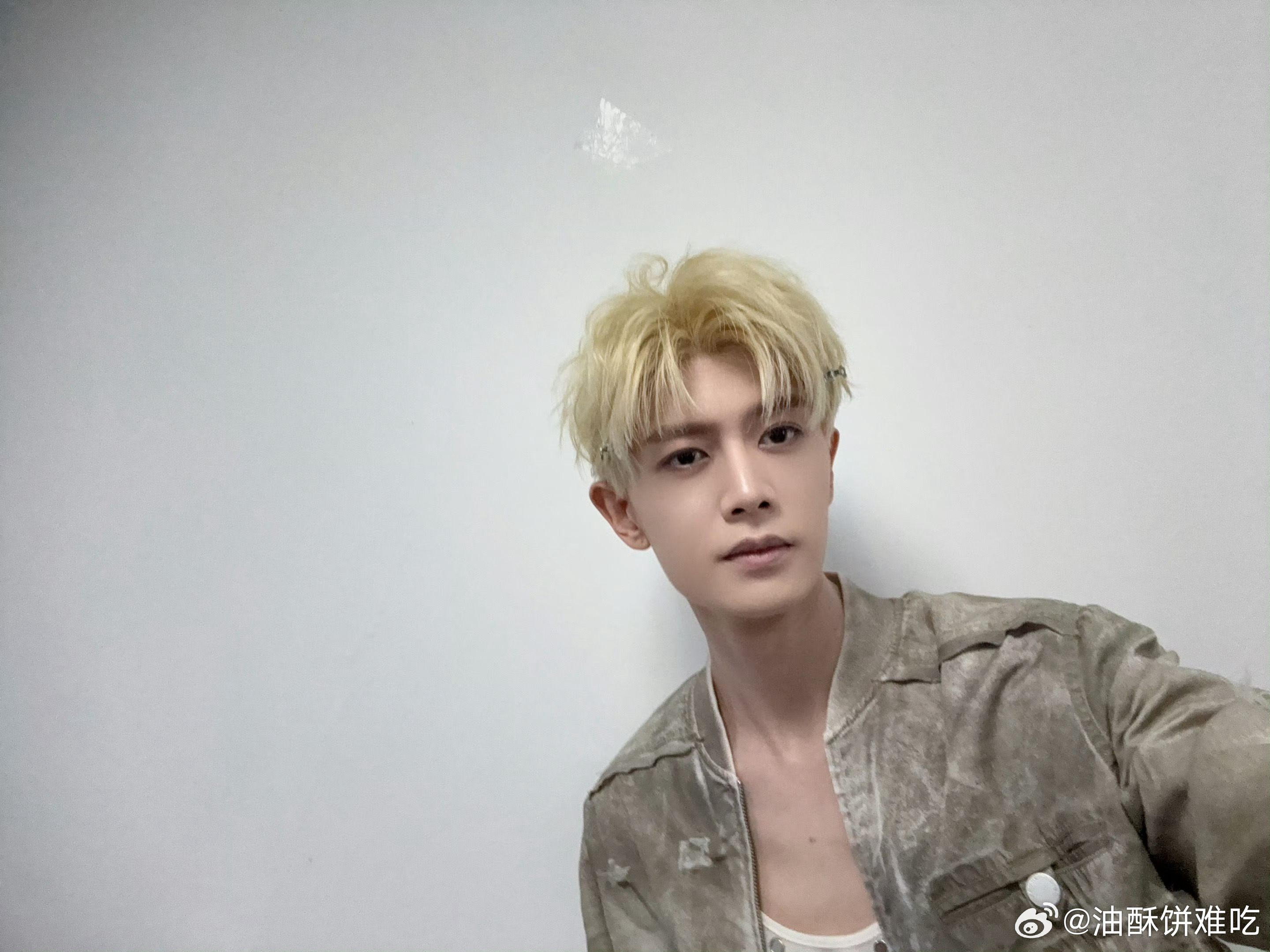 首页突然闪现金发帅哥，确认一下是谁的心上任[色]任嘉伦 ​​​