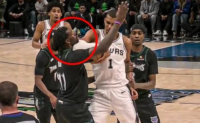真的，哥们我看着图片就感到疼。太狠了，太狠了……nba