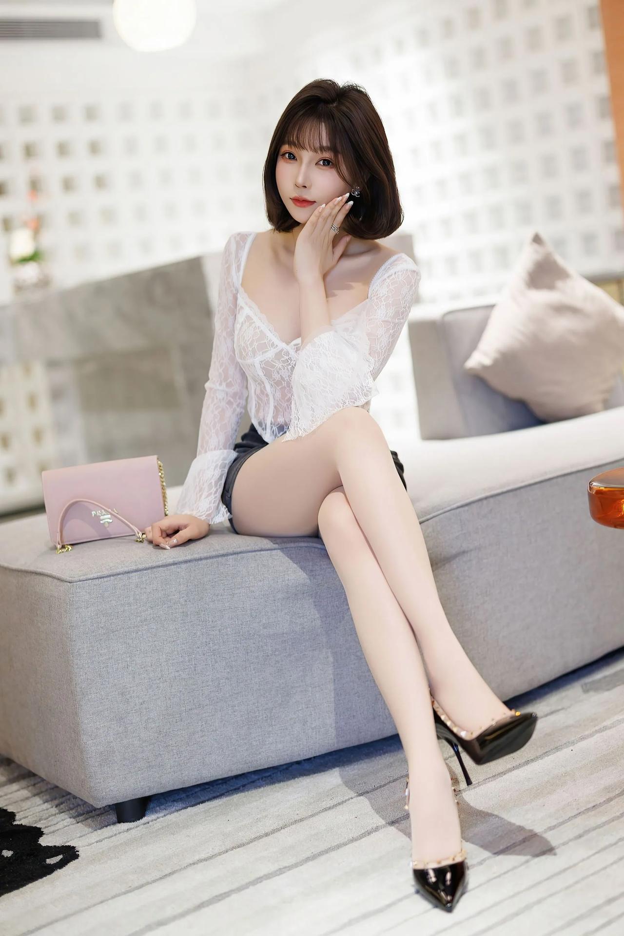 模特｜徐莉芝Booty蕾丝牛仔碰撞，甜飒元气细节满