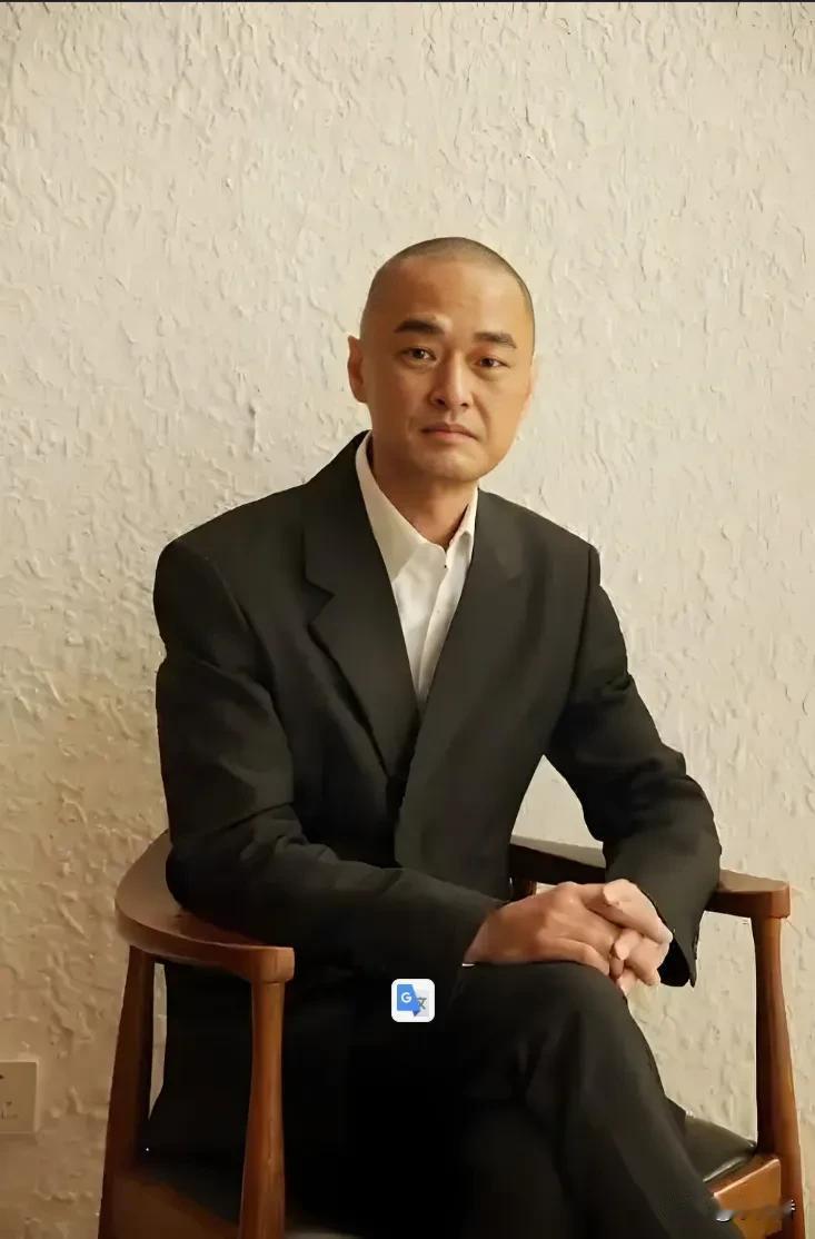 冯唐曾一针见血地指出：“一定要，
少吃、多睡、勤存钱。​别总觉得没找对人，其实这