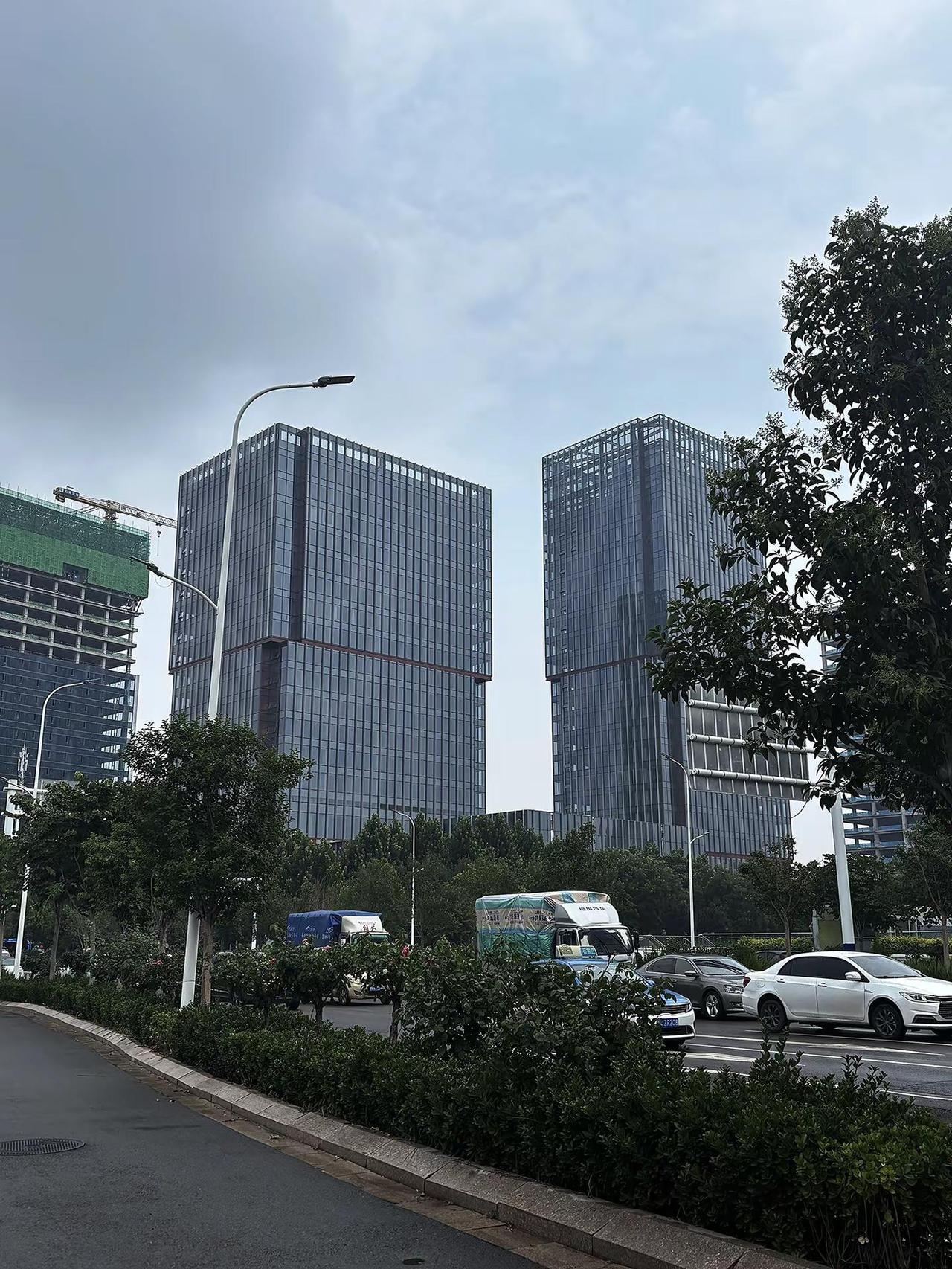 玻璃幕墙已安装高铁片区 城市更新 玩法合伙人计划