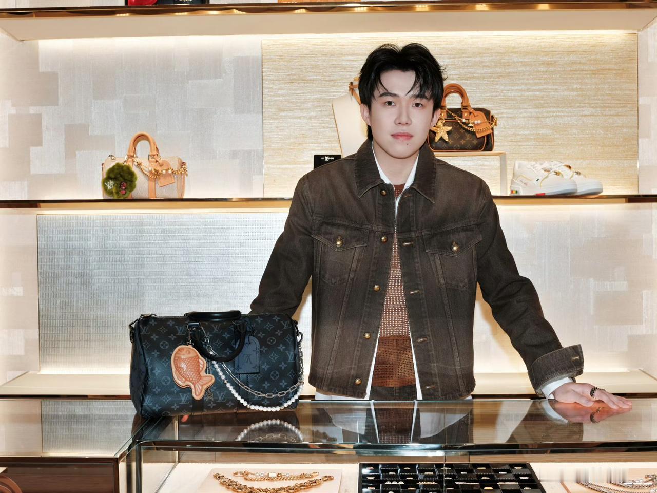 王楚钦更新最新动态，手中戒指很具有特色，一个闲暇好去处，他说的是哪里呢？

他发