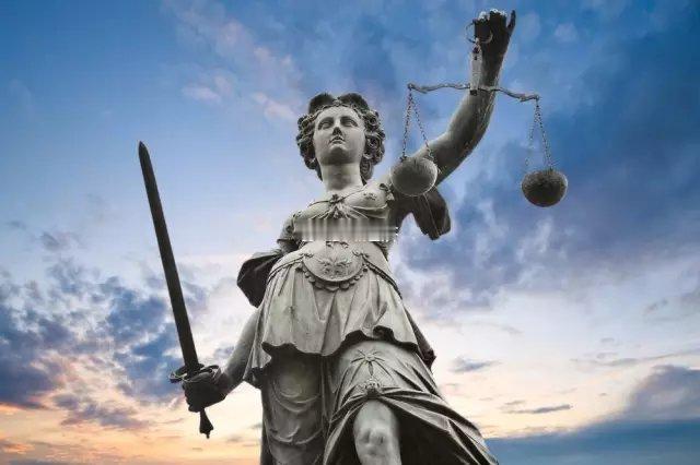 【简单说】美国也是行政权大于司法权，特朗普不会遵守最高院法。老蛮 by：老蛮美国