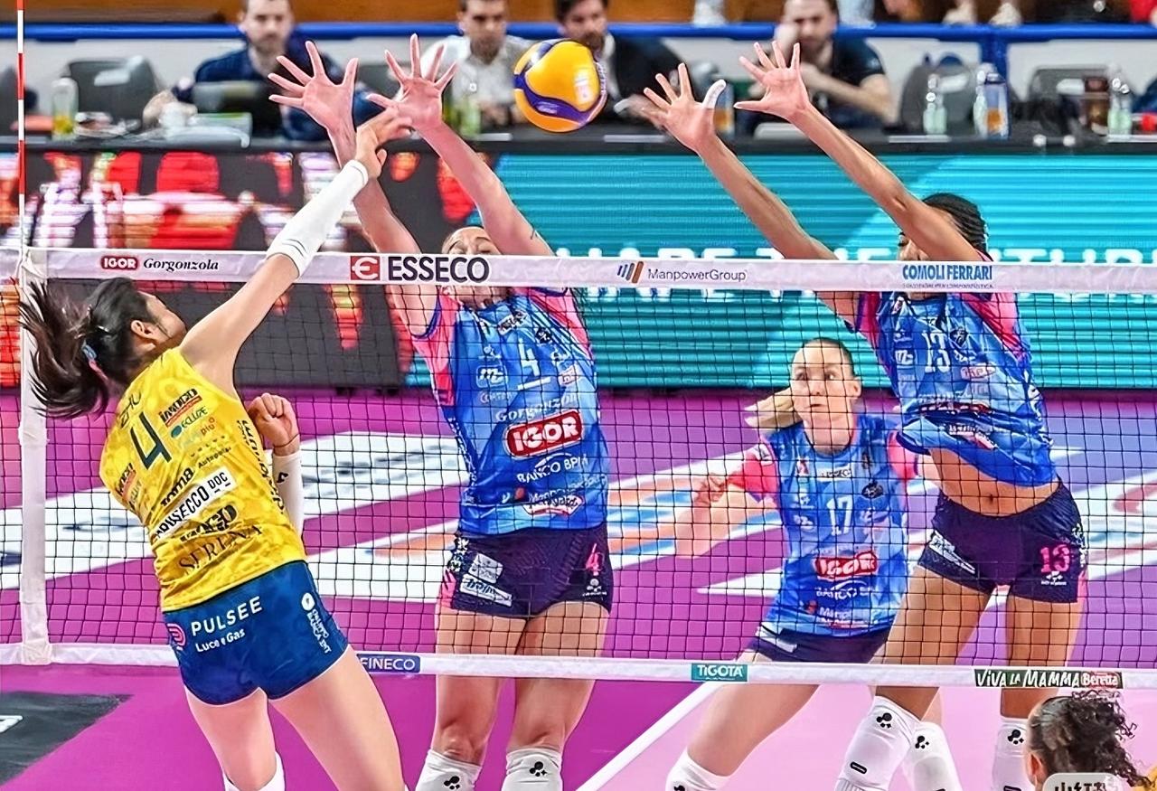 朱婷的比赛来咯！！
朱婷的比赛来咯！！
今晚熬夜不看网球、今晚熬夜只看有朱婷的排