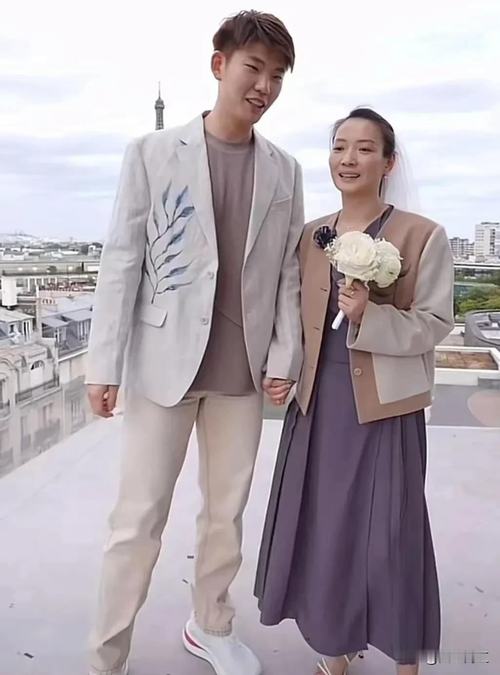 热烈祝贺奥运冠军喜结连理。
美丽的黄雅琼和帅气的刘雨辰，二人终成眷属！
巴黎铁塔