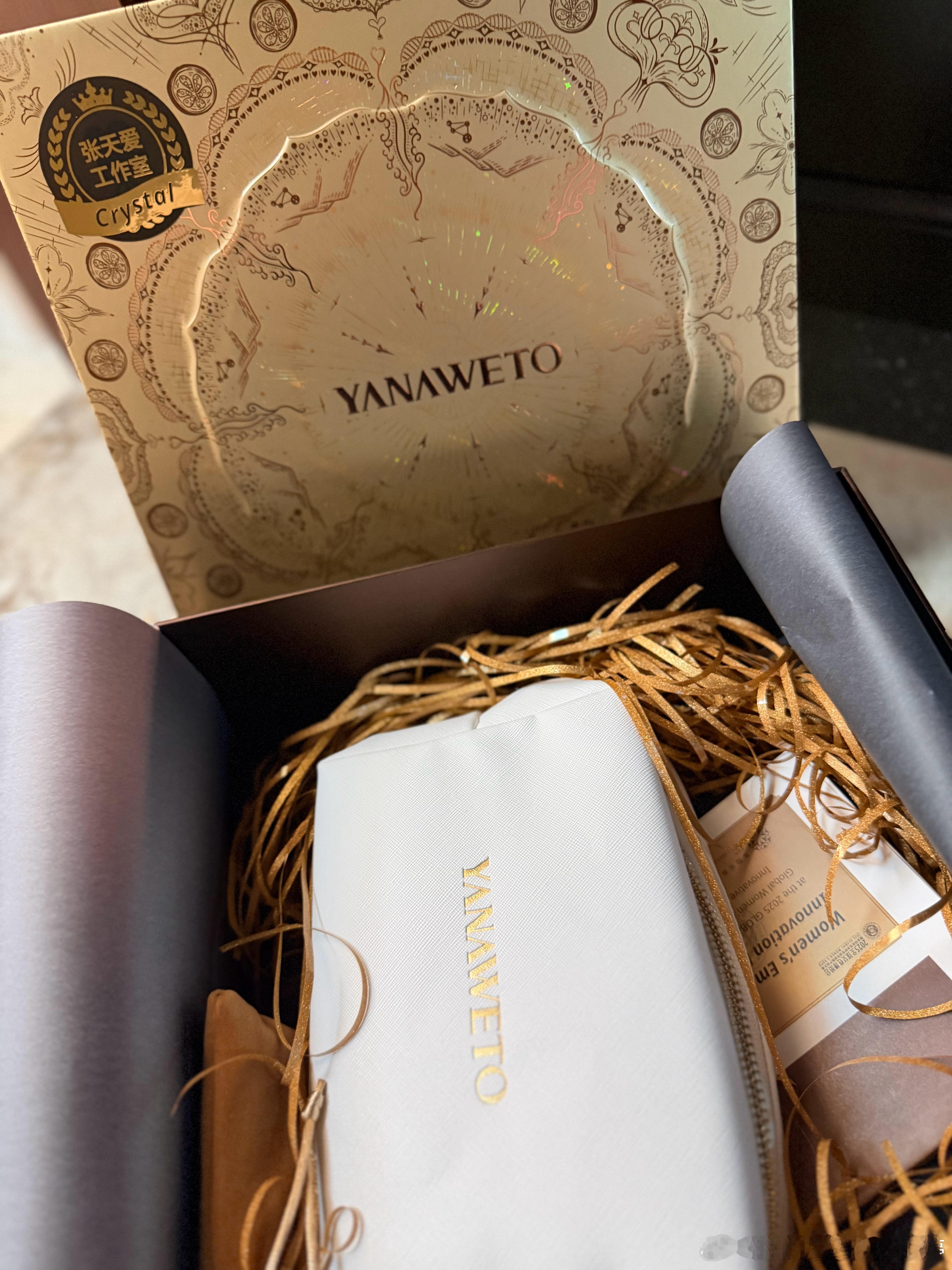 感谢美丽张天爱小姐姐以及工作室的新年礼物，马年愿张天爱一马当先，在热爱的事业里策