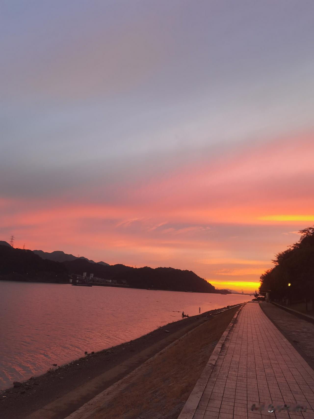 夏日的晨曦