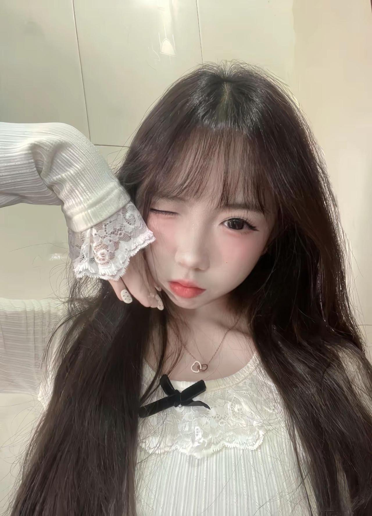 你笑起来的样子好可爱 我想把全世界都给你