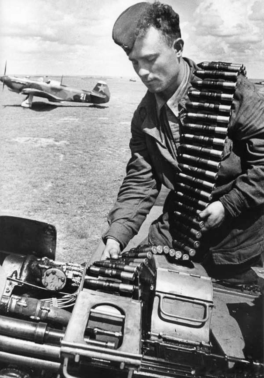 1943年苏军中央方面军歼击航空兵第283师歼击航空兵第176团机械师Павел