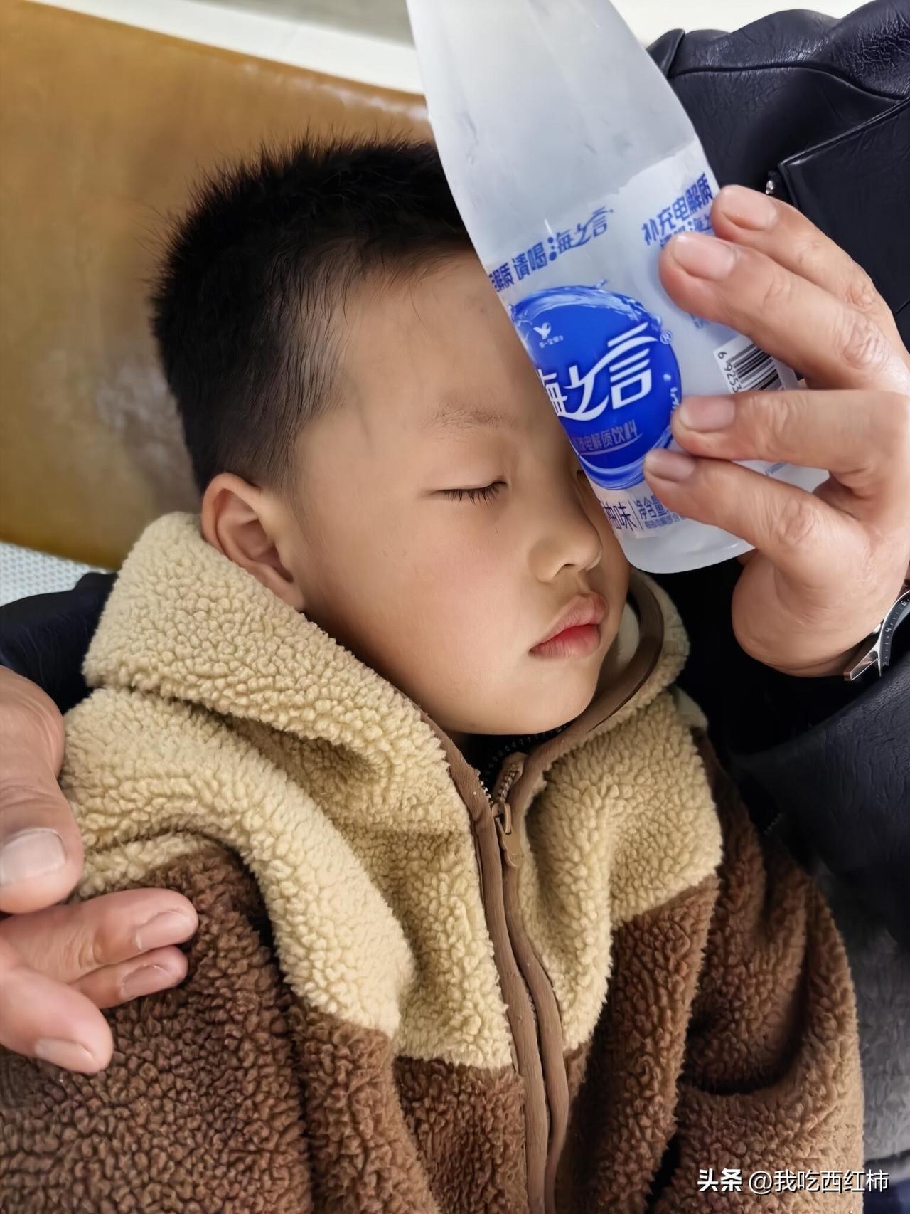 脑门鼓大包做CT
外面的石凳上，头朝下摔了一跤，脑门瞬间鼓起一个超大的包，去了就