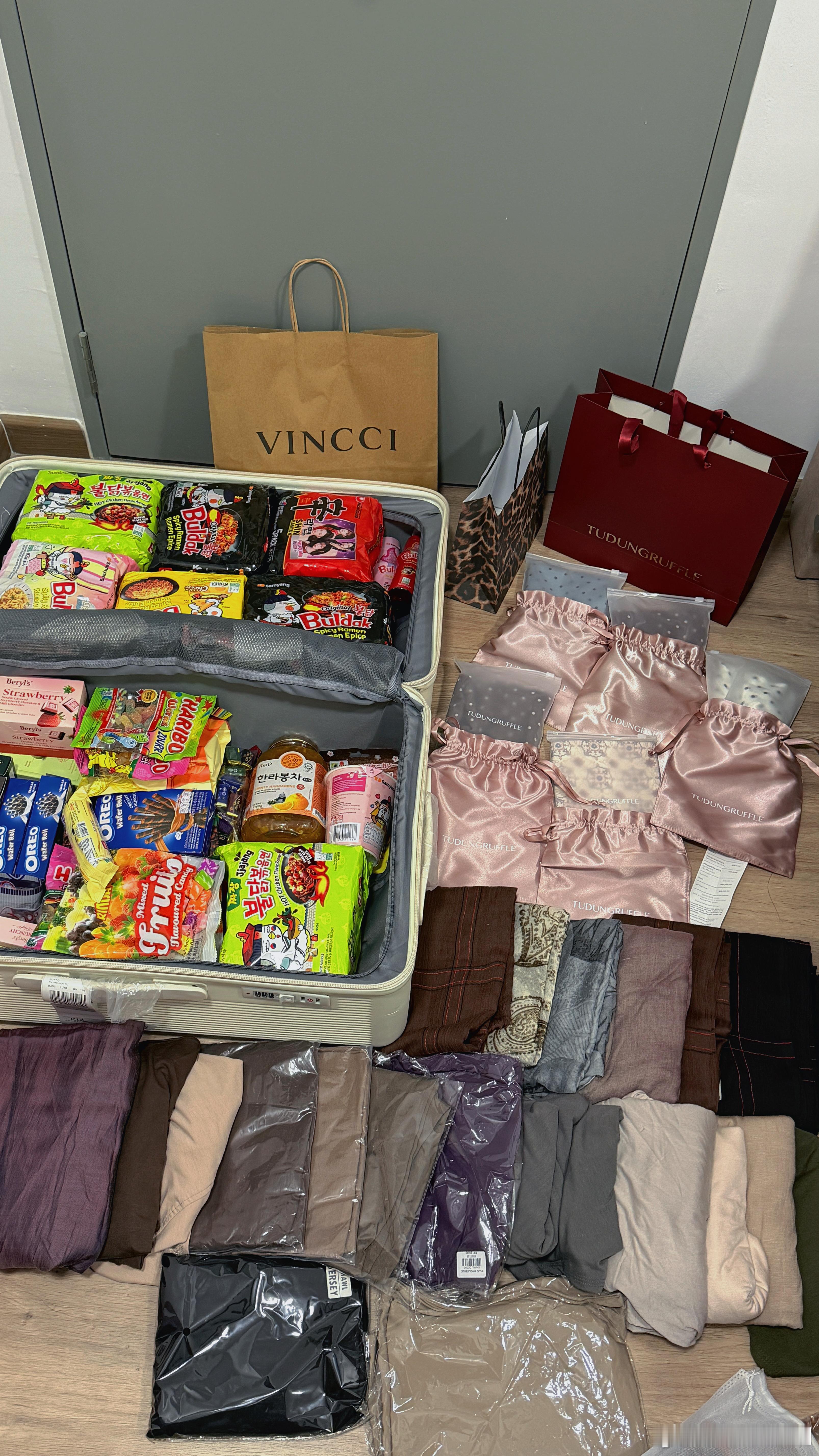 吉隆坡头巾真的太好买了 想全部拿下… 