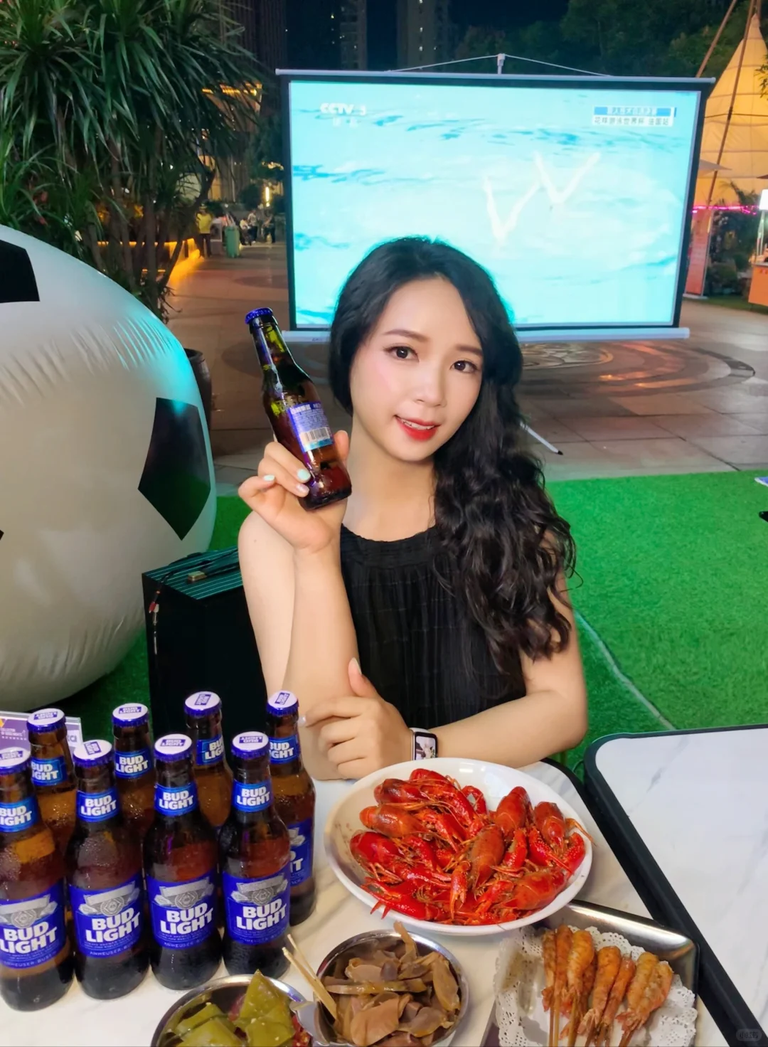 在南宁！！可以在户外看球的酒吧！！