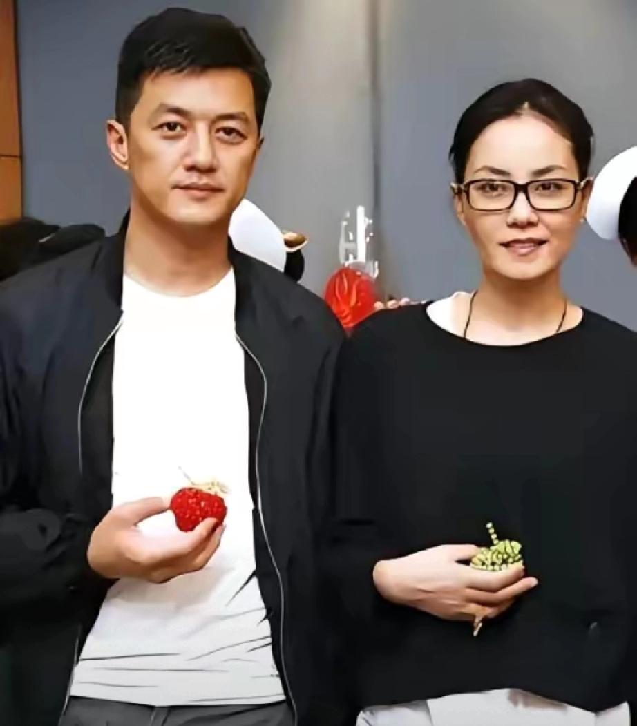 李嫣20岁生日宴细节！王菲李亚鹏离婚13年，最高级的体面藏不住了
 
     