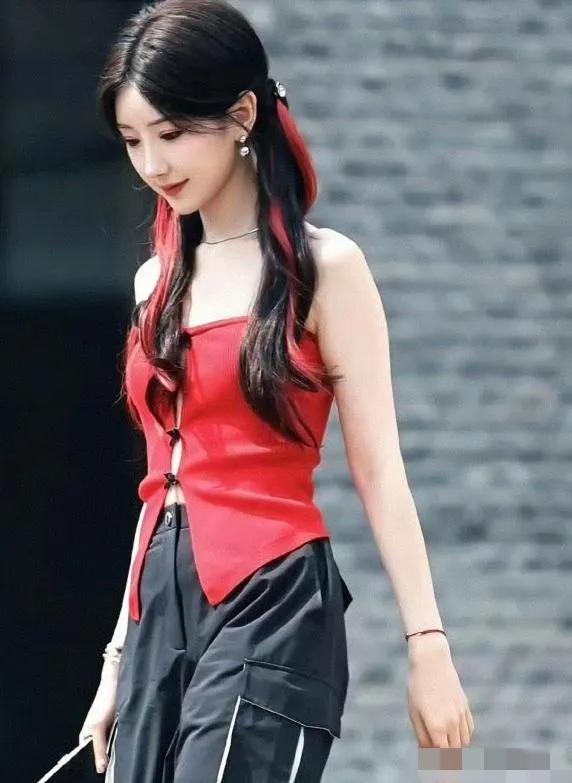 她都这么漂亮了！陈翔为什么还要出轨呢？不识货啊！毛晓彤的颜值气质也算是女神级的了