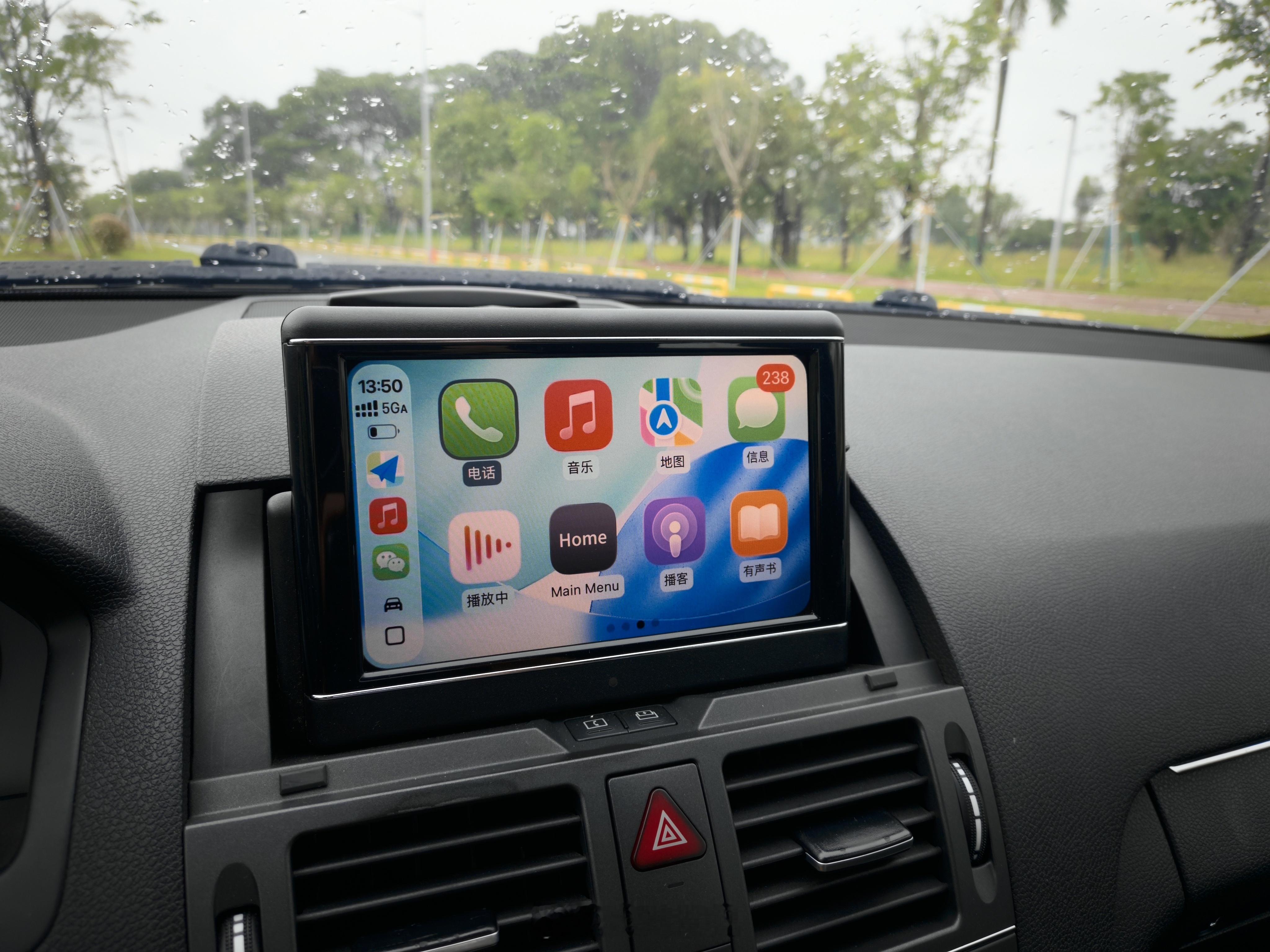 carplay 是老旧燃油车最后的倔强，不要在乎尺寸，能看导航能听歌，总比支起手