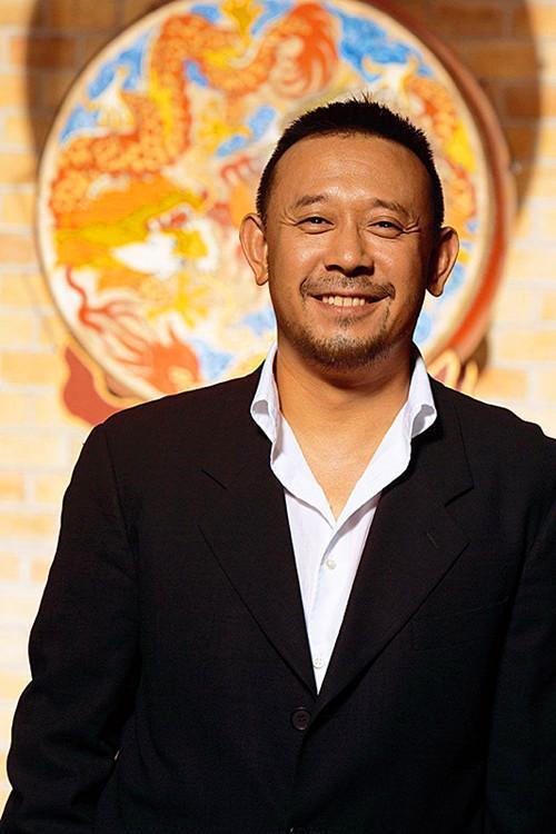 当年，姜文拍《让子弹飞》时，有个白酒品牌商想花6000万植入广告，但姜文却说:“