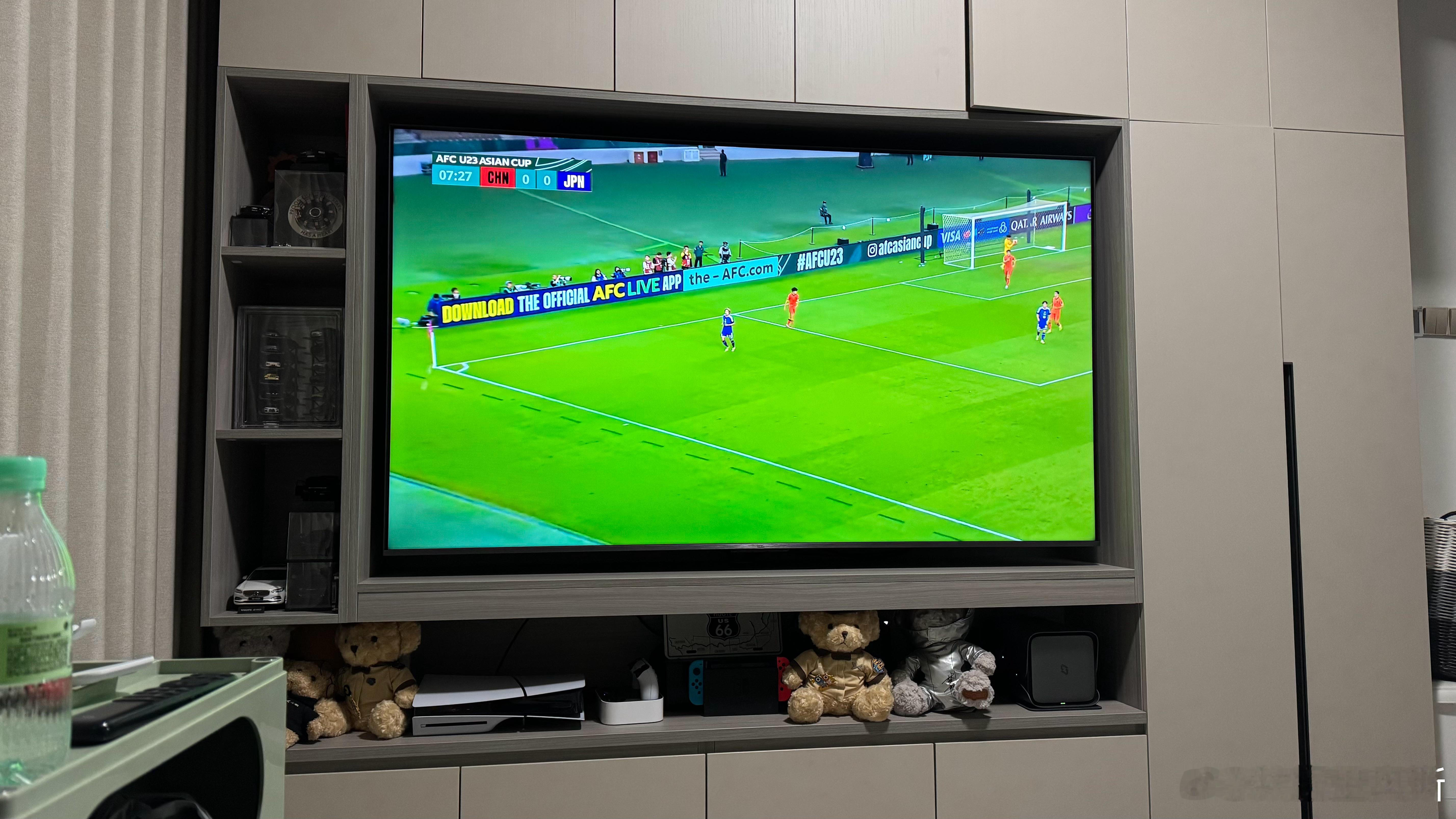 上一次看国足亚洲杯决赛，也是打日本，还是刚踢完世界杯的国家队，一晃20多年过去了