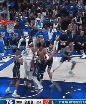 NBA赛场镜头： 
   晕了晕了，镜头前的我都被晃晕了，难得防守人最后都没有失