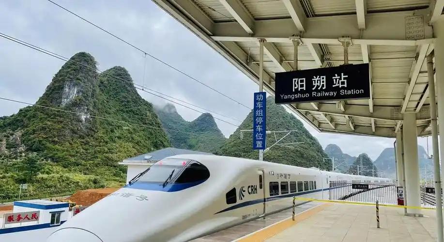 为什么有的城市一座高铁站都没有，有的城市建了3座高铁站却还有遗憾？
今天要讲的就
