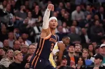 据NBA分析网报道，勇士阵容在快速老化球队可以考虑重建也可以在拼一下，在休赛期优