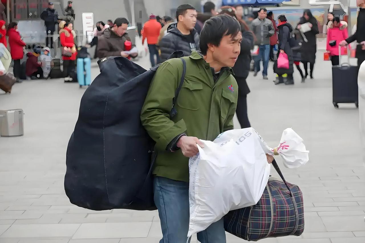 莫笑农民旧衣装，
七言八语异眼光，
若是生活无难处，
……请友续句………？

上