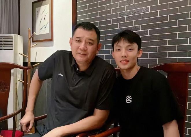 徐杰得双方只是偶遇，没有想到两人竟然还结伴同行，一起奔赴四川。

徐杰得到高人指