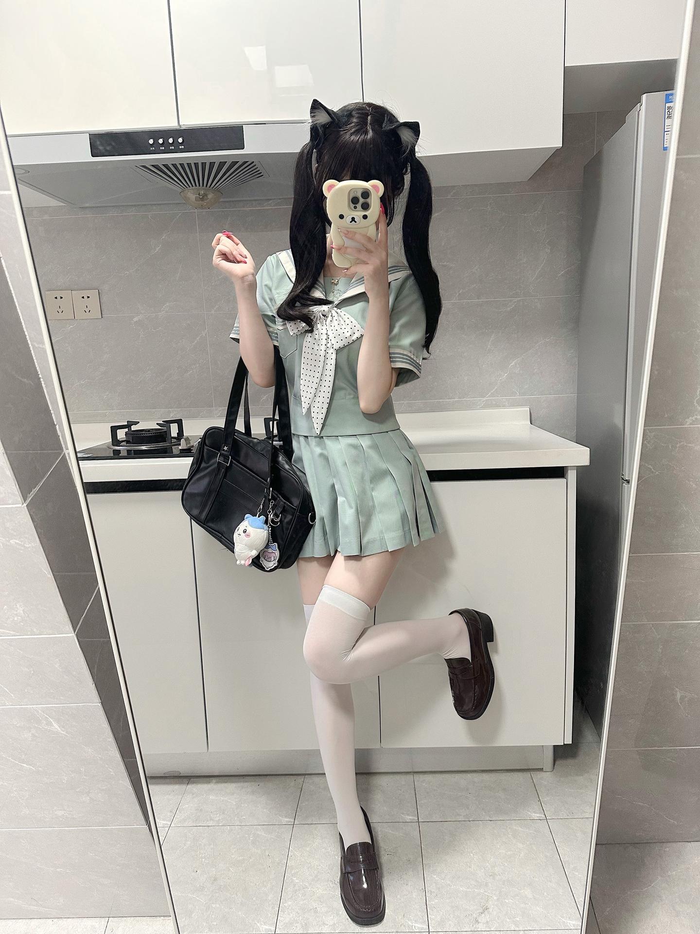 她好可爱 我得想办法和她散步